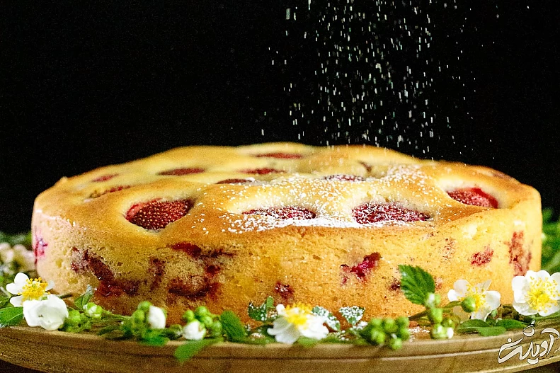 کیک توت فرنگی